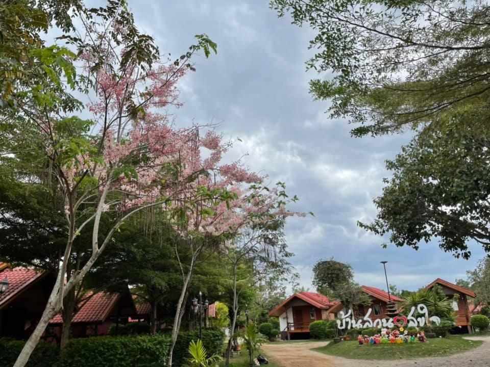 Baan Suan Sukjai Resort Chaiyaphum Exterior foto