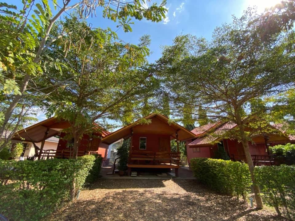Baan Suan Sukjai Resort Chaiyaphum Exterior foto